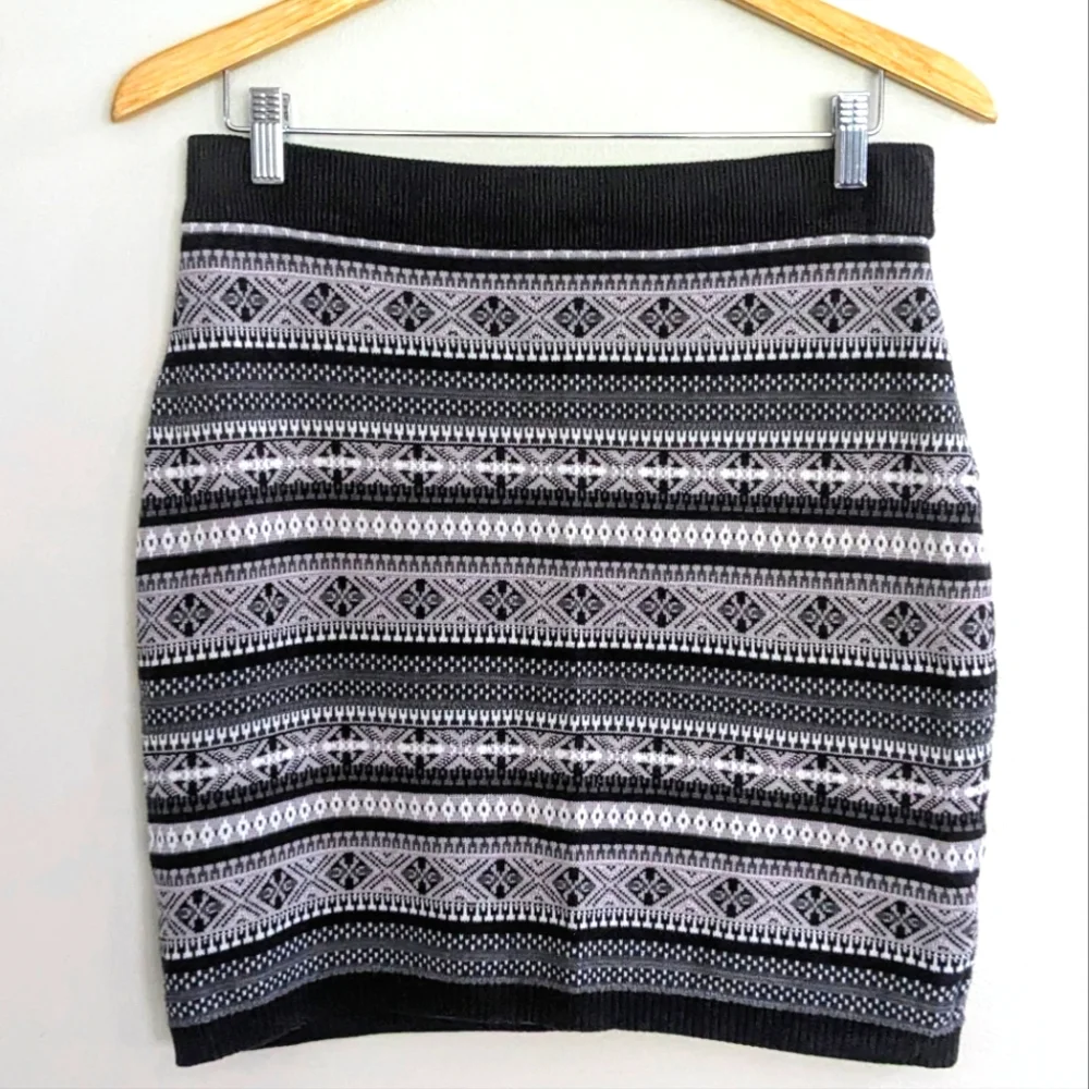 Chelsea & Violet Knit Mini Skirt, Black&White Pattern, Women's Large - Picture 1 of 4